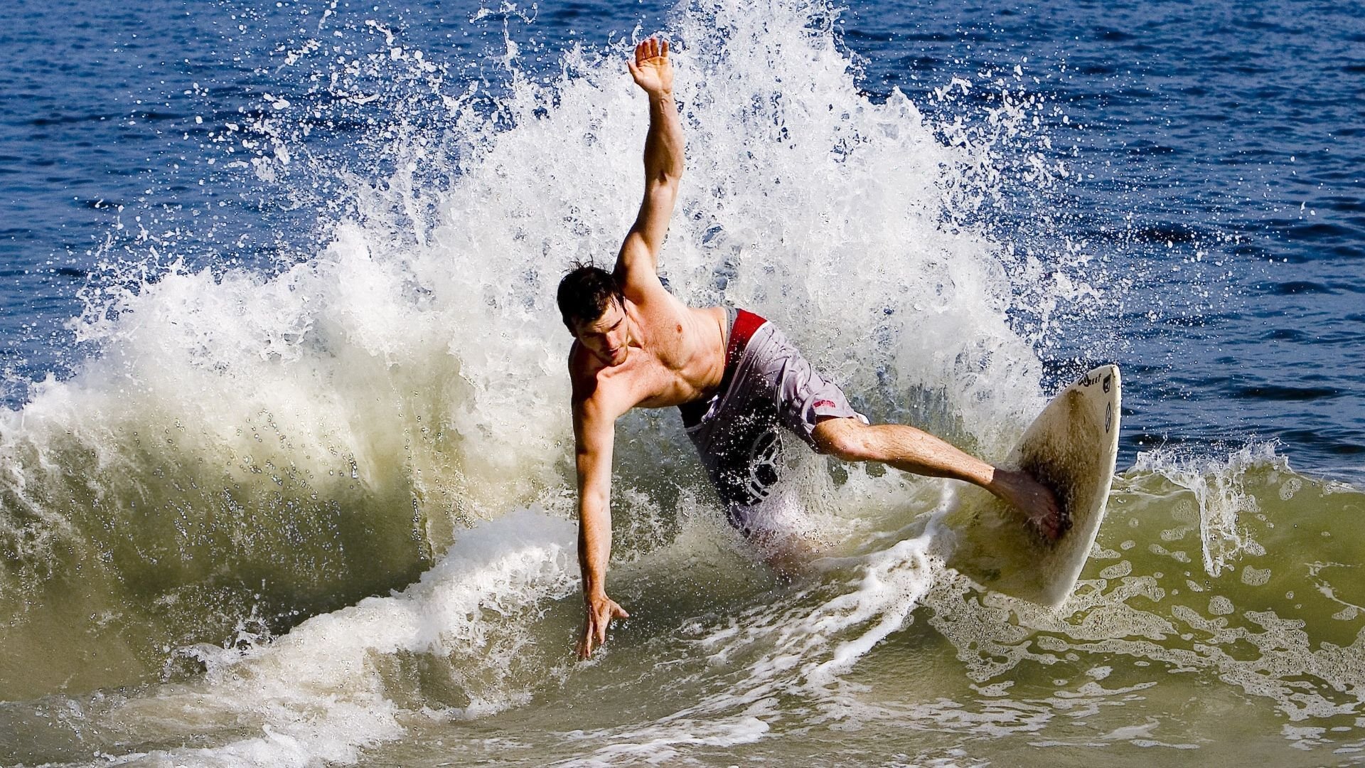 _未来虚拟体育馆：沉浸式运动体验_，未来虚拟乐园