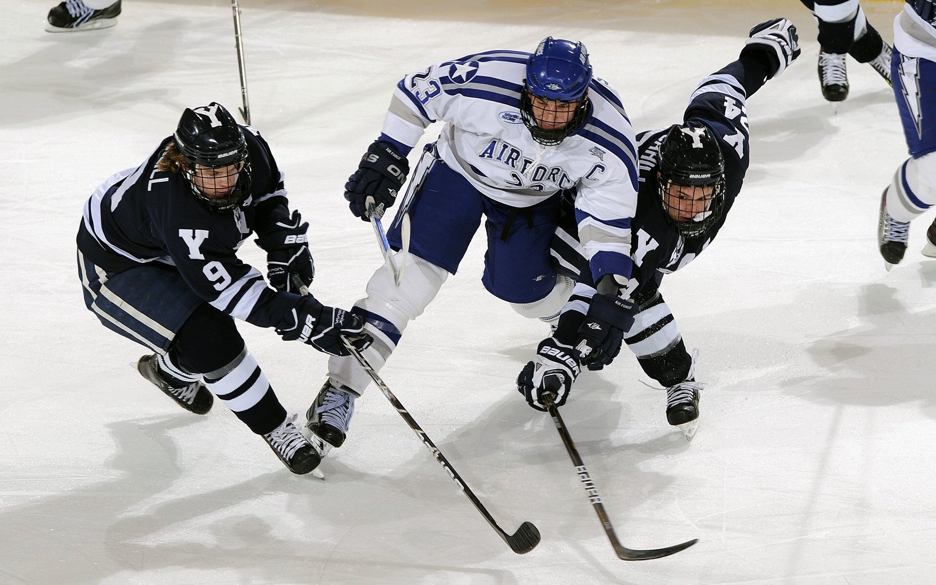 跨界合作案例频繁：品牌与战队共同创造行业价值，跨界品牌联合的前因后果研究